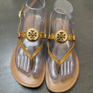 Tory Burch Tan Leather Thong Sandals with Gold Logo Medallion